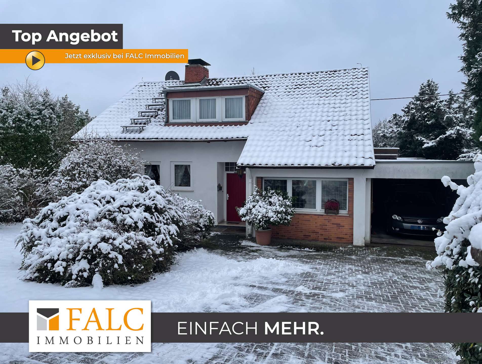 Vorderansicht mit Einfahrt